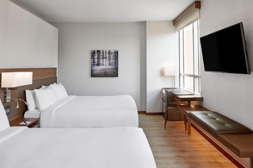 Queen Room Near Silver Diner WDC Luxury Bookings