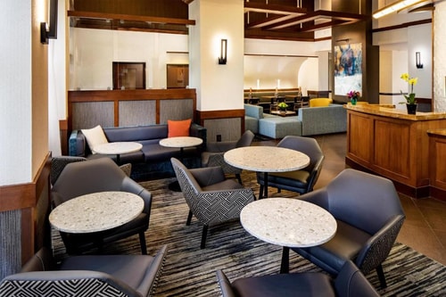 King Room Near Churchill Tower DAL 5 Luxury Bookings