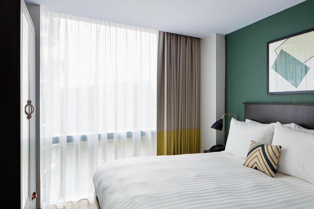 2 Bedroom Suite Near Tesco Superstore LON Luxury Bookings