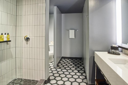 King Room Near Renaissance Tower DAL 4 Luxury Bookings