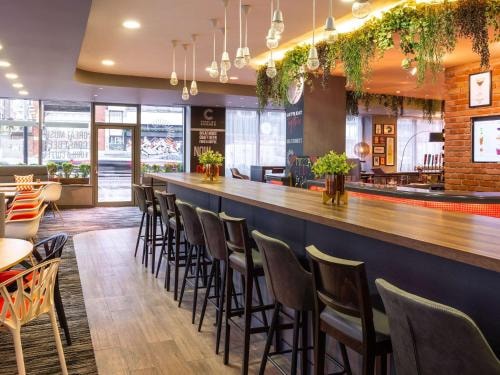 King or Twin Room Near Tesco Bank LON 13 Luxury Bookings
