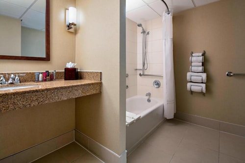 Guest Room Near Professional Alternatives HOU 2 Luxury Bookings