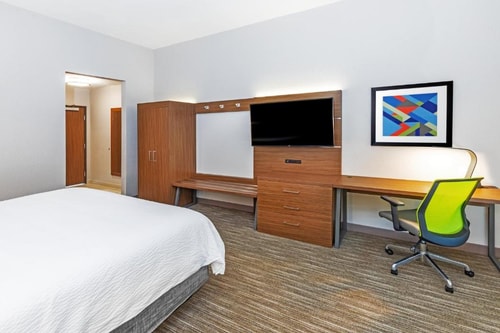 Standard King Room Near Simons Pharmacy HOU 3 Luxury Bookings