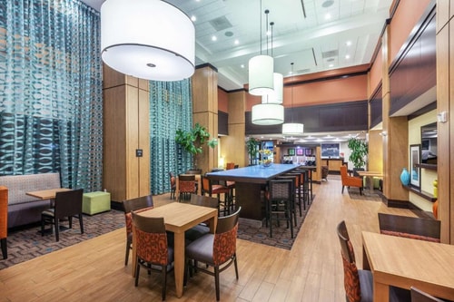 King Room Near UP Excellence Academy HOU 6 Luxury Bookings