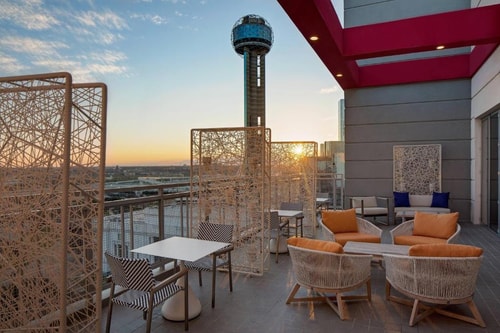King Room Near The Dallas World Aquarium DAL 11 Luxury Bookings