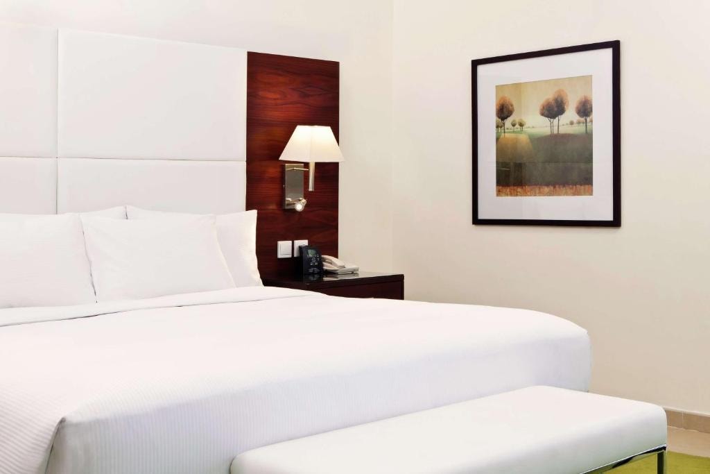 King Or Twin Guest Room Near La Vie Dubai Luxury Bookings