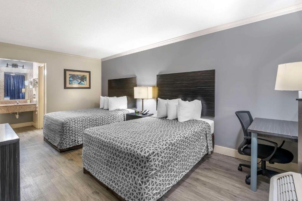 King or Twin Room Gator Golf Adventure Park ORL Luxury Bookings