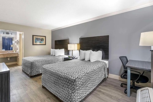 King or Twin Room Gator Golf Adventure Park ORL Luxury Bookings