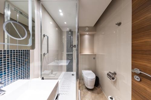 Cosy Atrium Room Near Our Lady Of Victories LON 5 Luxury Bookings