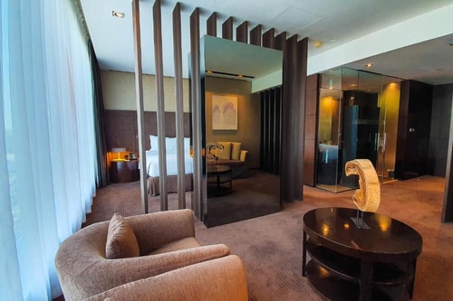 Junior King Suite Near Dubai Customs 3 Luxury Bookings