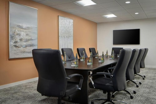 King Suite Near The Dallas World Aquarium DAL 11 Luxury Bookings