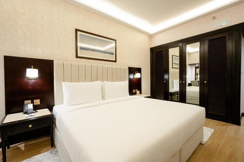 Deluxe King Or Twin Room Near Satwa Roundabout 2 Luxury Bookings