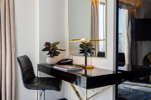 Superior Room Near Aldgate Square LON 2 Luxury Bookings