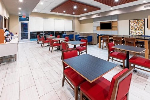 Standard King Room Near Simons Pharmacy HOU 9 Luxury Bookings