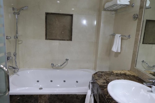 Premium Twin Room Near City Down Mini Mart Dubai 3 Luxury Bookings