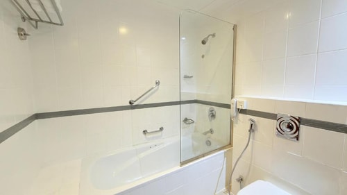 Superior King Or Twin Room Near To Al Riqqa Metro 9 Luxury Bookings