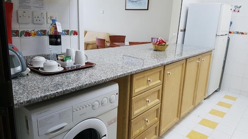 Classic 1 Bedroom Apartment Near Emirates Market 8 Luxury Bookings