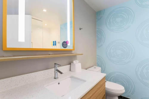 King Room Near Shell Food Mart DAL 3 Luxury Bookings