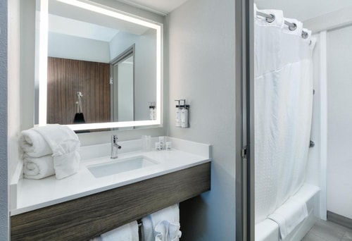 Standard King Room Near Ace Kitchen And Lounge DAL 3 Luxury Bookings