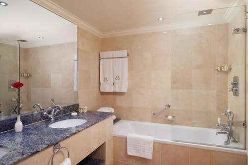 Classic Double Room Near Cardinal Gardens LON 6 Luxury Bookings