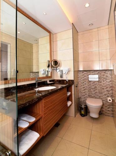 Standard King Or Twin Room Near Baniyas Square 5 Luxury Bookings