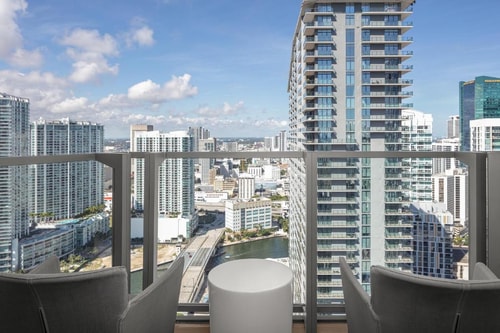 Urban King Room Near Brickell City Centre MIA 1 Luxury Bookings