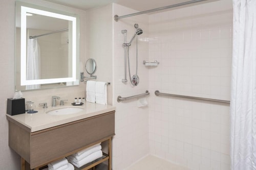 Guest Room Near Galleria Chevrolet DAL 6 Luxury Bookings