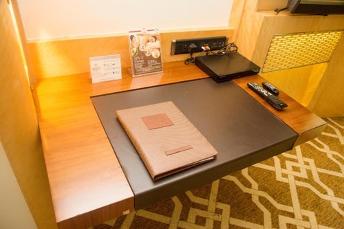 Standard Room Near Salah Al Din Metro Station 4 Luxury Bookings