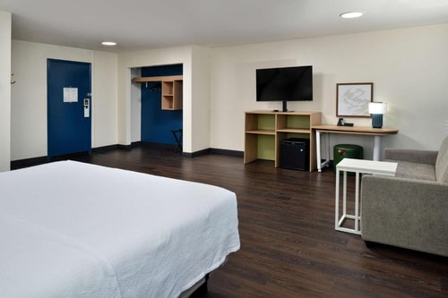 King Room Near Mathur Law Offices PC DAL 4 Luxury Bookings