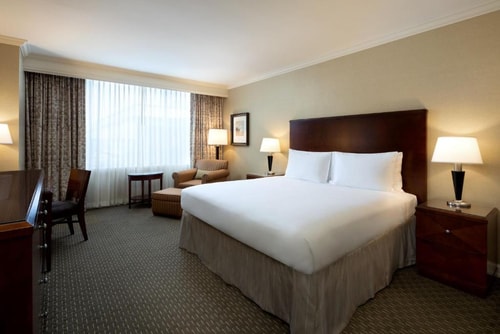 King Or Twin Room Near Chapel Of The Oaks HOU Luxury Bookings