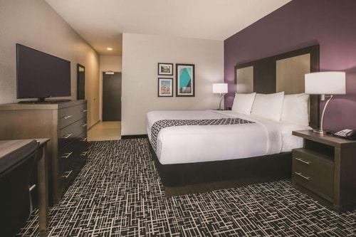 King Room Near Riparian Bar & Grill DAL Luxury Bookings