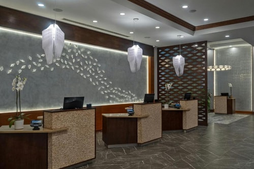 Guest room Near Federal American Grill HOU 5 Luxury Bookings