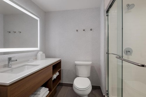 King Studio Suite Near To Toyota Center HOU 5 Luxury Bookings