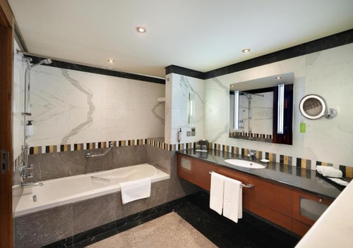 King Or Twin Guest Room Balcony Near AlJahili Fort 4 Luxury Bookings