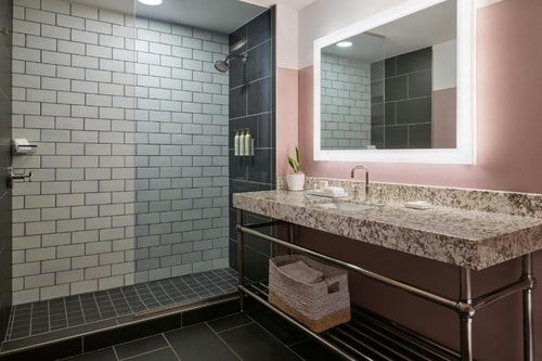 Queen Room Near James W Aston Park DAL 10 Luxury Bookings