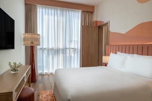 Family Suite With Plaza View Near CivicSquare Park 2 Luxury Bookings