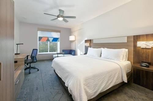 Standard Room Near Gold & Silver Exchange DAL 2 Luxury Bookings