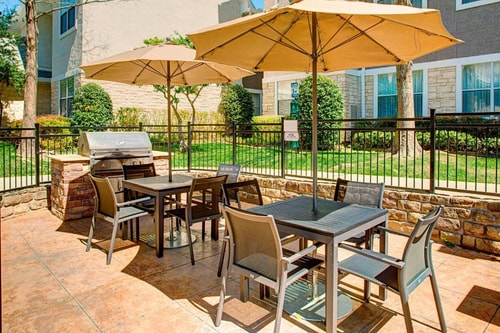 Queen Studio Near Watermark Community Church DAL 9 Luxury Bookings
