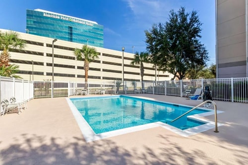 King Room Near Arthur Storey Park HOU 13 Luxury Bookings