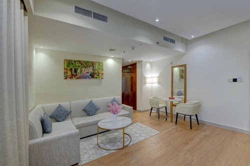 Suite Room With City View Near Rayyan Mandi Rigga 5 Luxury Bookings