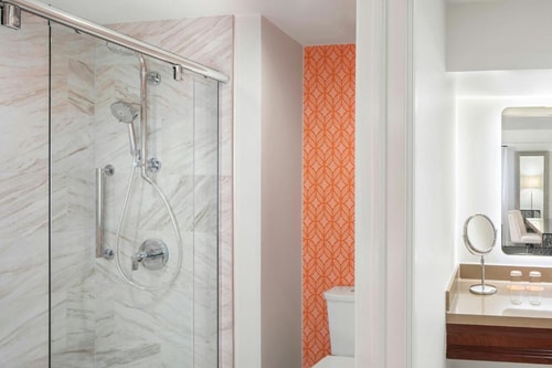 King Or Twin Guest Room Near Panera Bread MIA 4 Luxury Bookings