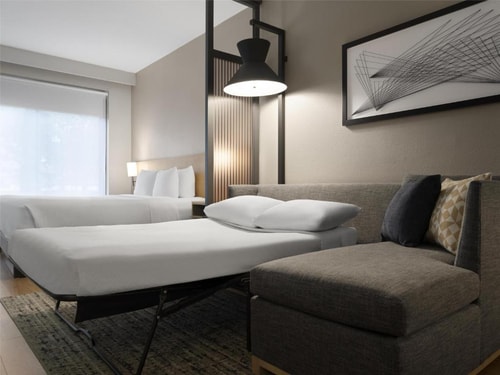 King Room Near Churchill Tower DAL 1 Luxury Bookings