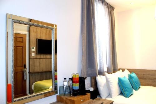 Double Room Near Italian Gardens London LON 4 Luxury Bookings