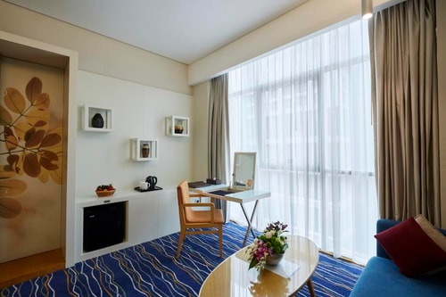 Deluxe Room Near City Center Deira 5 Luxury Bookings