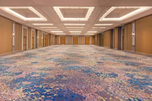 King Room Near AFS Premier Fitness DAL 10 Luxury Bookings
