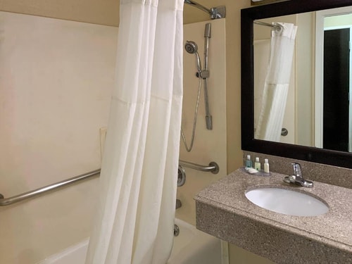 Queen Suite Near JVC Family Medicine HOU 8 Luxury Bookings