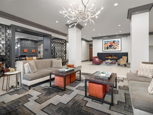 King Room Near Venture Commercial Real Estate DAL 16 Luxury Bookings