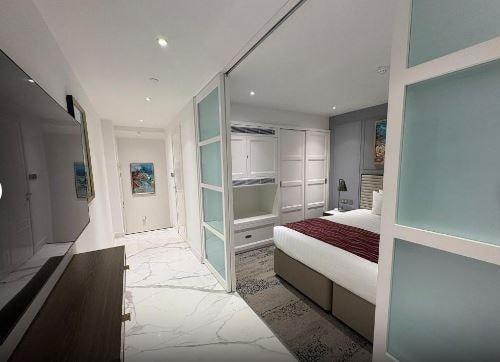 Studio Near Barclays Bank LON 3 Luxury Bookings