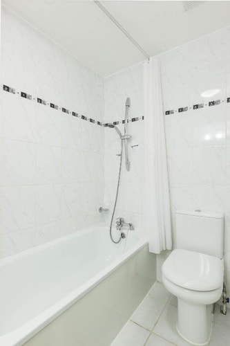 Double Room Near Hereward House School LON 4 Luxury Bookings