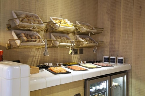 Queen Room Near The Phoenix Garden LON 10 Luxury Bookings